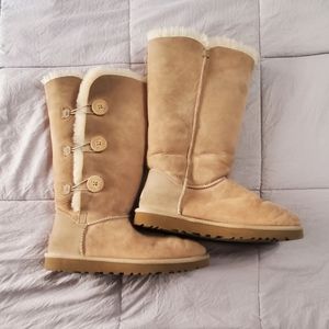 UGG sand bailey button triplet size 10